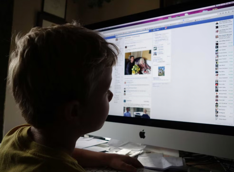 Trẻ em sử dụng mạng xã hội
