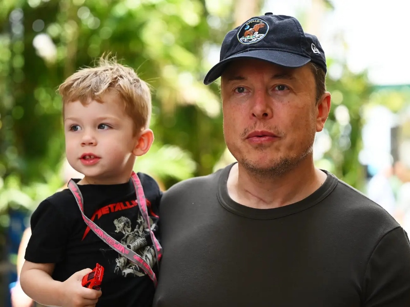 Musk và con trai