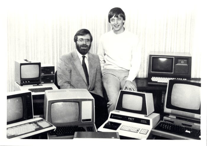 Paul Allen (trái) và Bill Gates (phải) thời trai trẻ tại Microsoft.