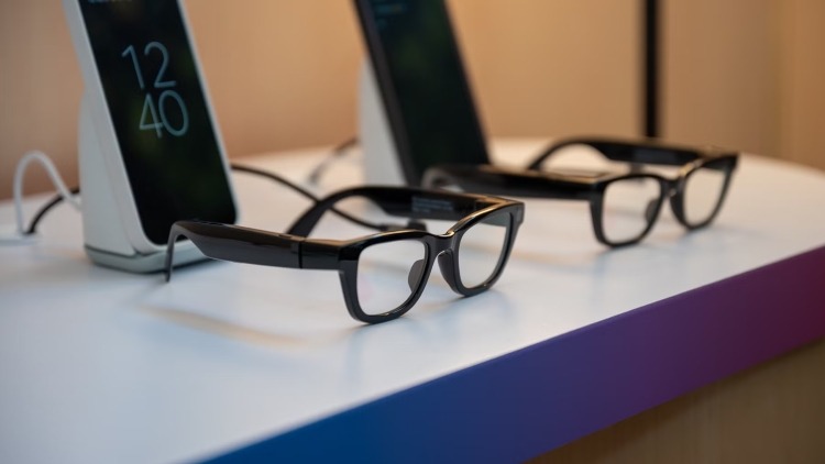 Google hé lộ kính Android XR đối đầu với Meta Ray-Ban