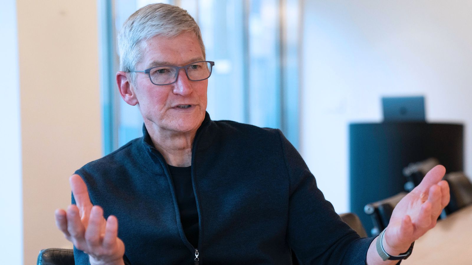 ceo tim cook apple